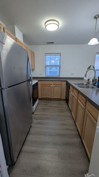 Building Photo - 1154 N Howe St