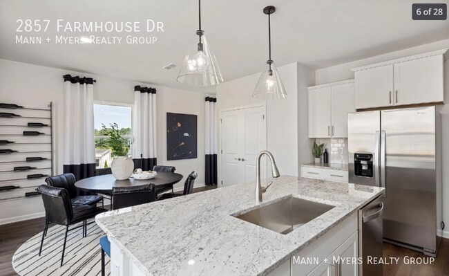 Building Photo - 2857 Farmhouse Dr