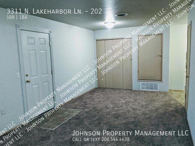 Building Photo - 3311 N Lakeharbor Ln