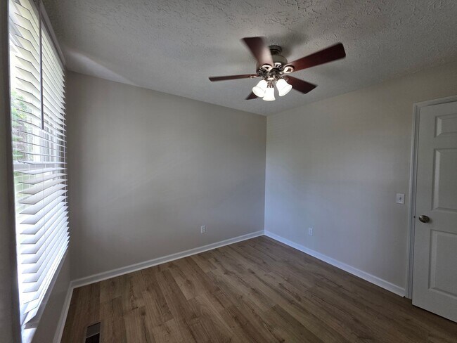 Building Photo - One Level 3bd/2ba home in Mt Juliet
