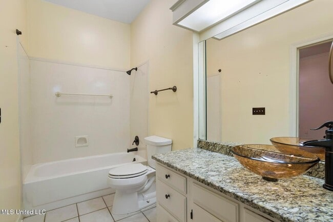 Building Photo - 246 Eastbrooke St