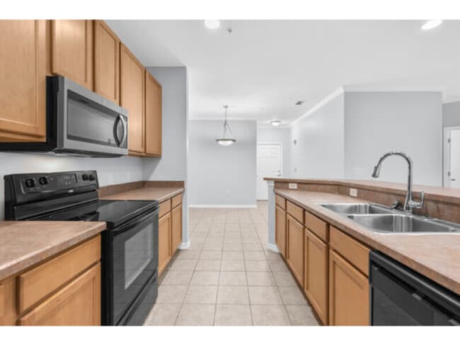 Building Photo - 5938 Summerhill - 2 beds - Open house hour...