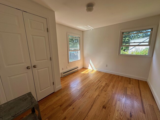 Building Photo - 40 A Melrose Ave