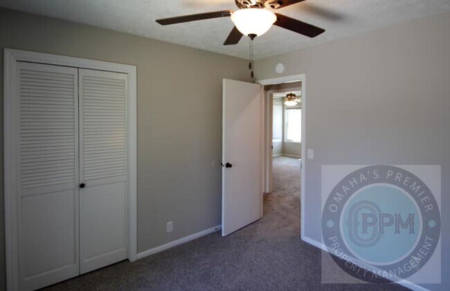 Building Photo - Millard 3 bed 3 bath with Park Access!