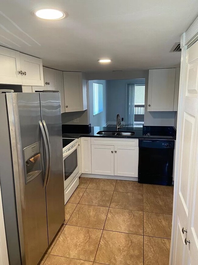Building Photo - Lovely 2 bedroom 2 Bath:  50% off first Mo...