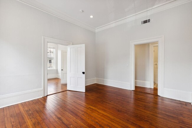 Building Photo - Historic One Bedroom Apartment in Downtown Savannah