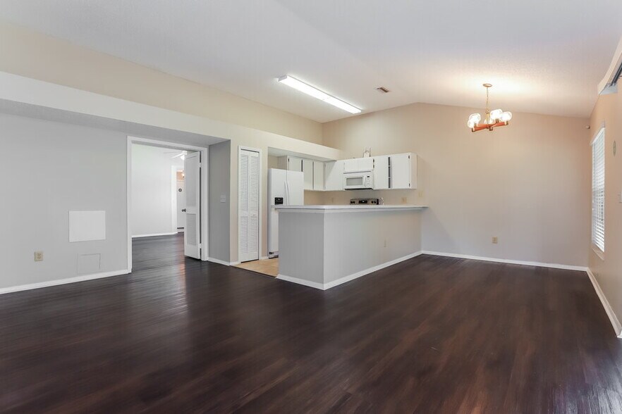 Building Photo - 1611 Bent Pine Way