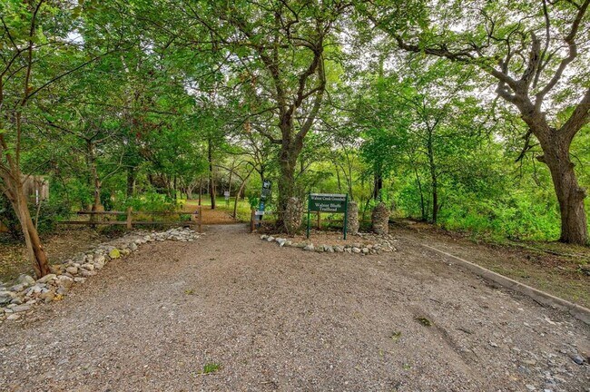 Building Photo - 600 Jetta Ct