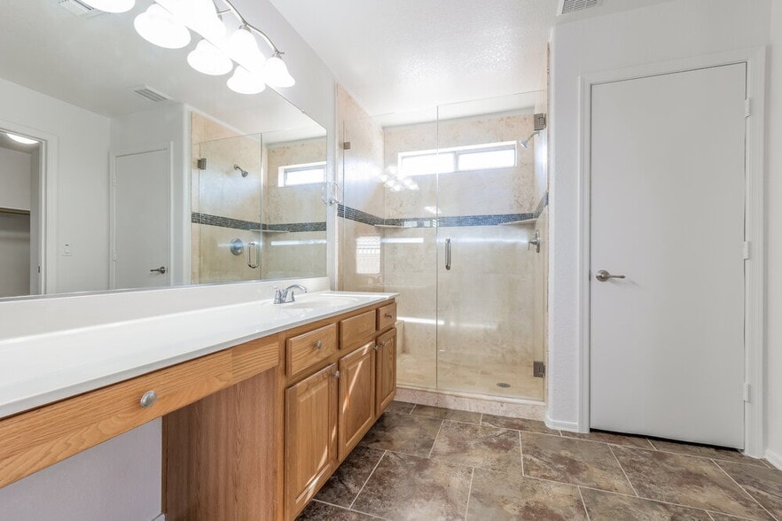Building Photo - 3834 E Longhorn Dr