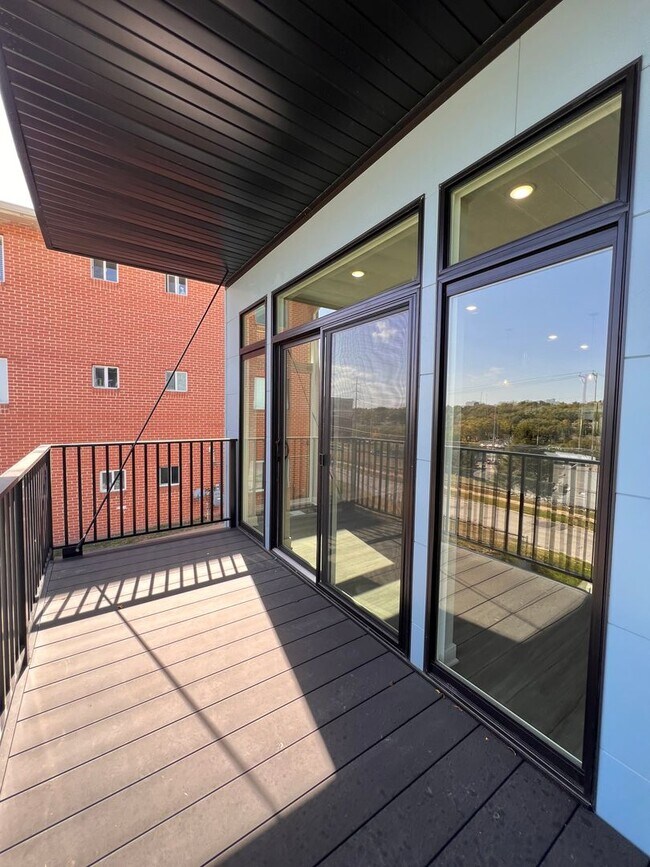 Building Photo - Luxury Living In Midtown near UNMC - 2bed 3bath + Garage