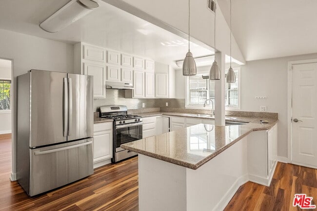 Building Photo - 2939 Oakhurst Ave