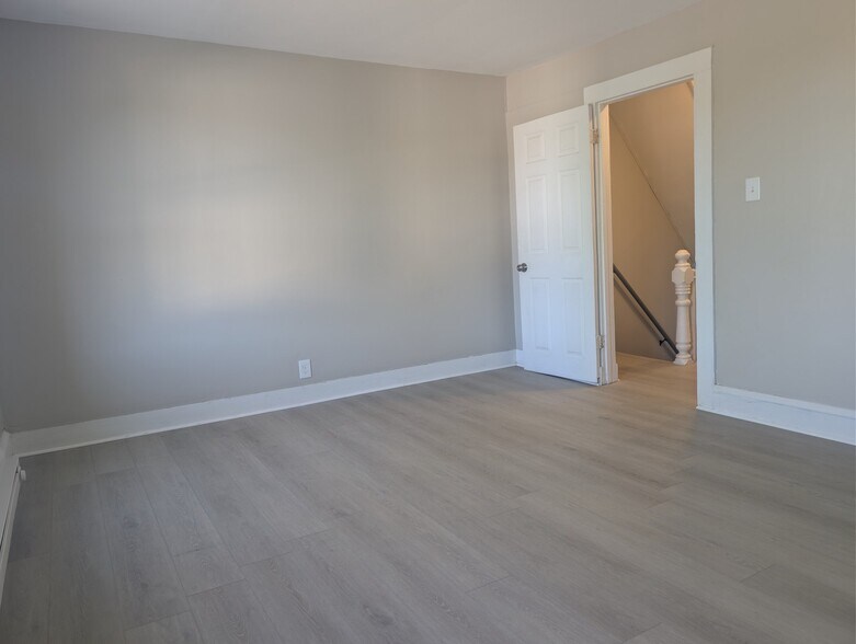 Building Photo - 500 Marion St