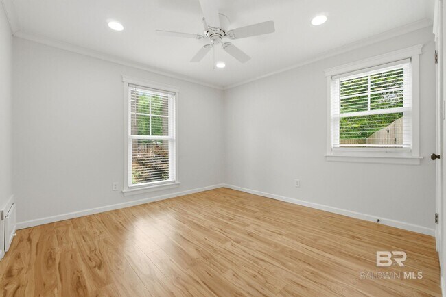 Building Photo - 108 Cherry Cir