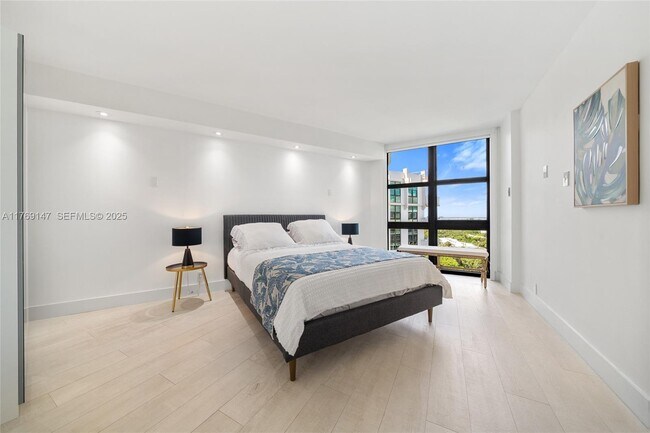 Building Photo - 1111 Crandon Blvd