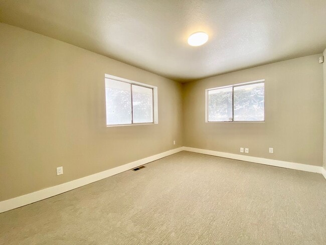 Building Photo - Renovated Home Surrounded By Scenic Orchard Bliss