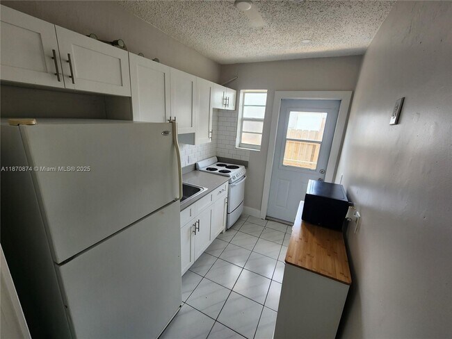 Building Photo - 511 NW 34th Ave