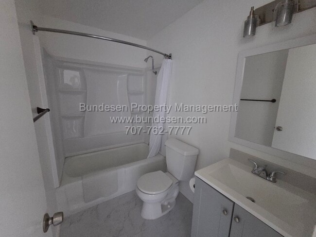 Building Photo - 9 Forest Ln