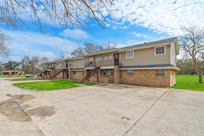 Primary Photo - 2729 Main St