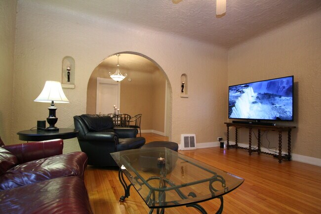 Building Photo - 233 Garfield Ave SW