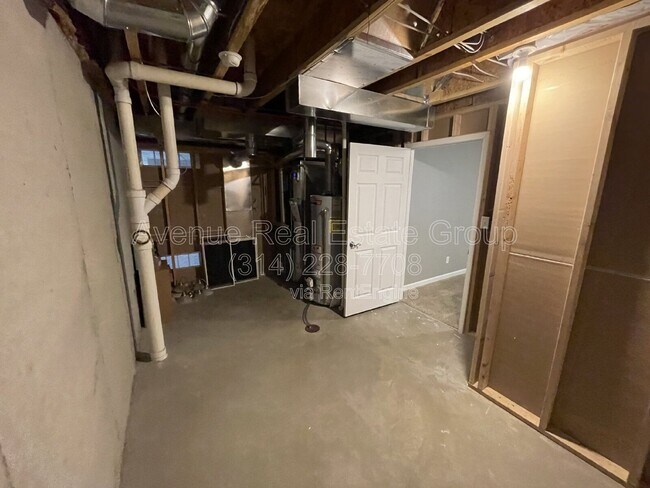 Building Photo - 5533 Emerald Pl Dr