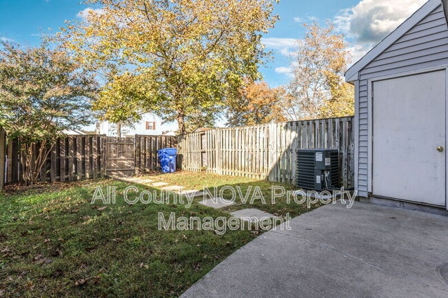 Building Photo - 6044 Sirenia Pl