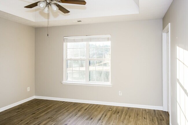 Building Photo - 7033 Tanners Creek Dr