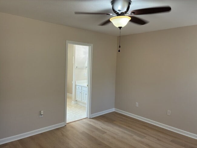 Building Photo - 122 Woodbridge Ct