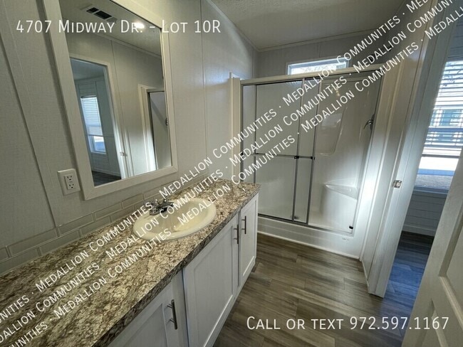 Building Photo - 4707 Midway Dr