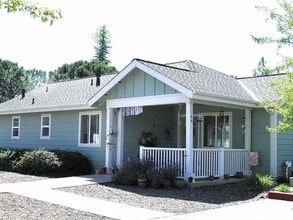 Building Photo - 2 bedroom, 2 bath in Grass Valley, CA