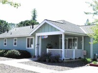 Building Photo - 2 bedroom, 2 bath in Grass Valley, CA
