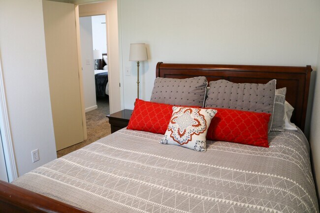 Building Photo - 596 W Moan Pl