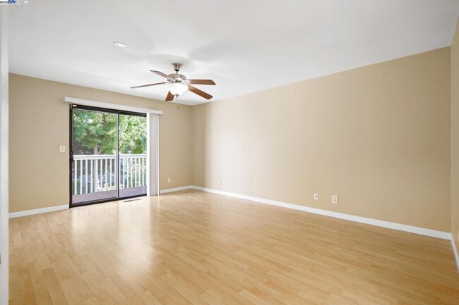 Building Photo - 5227 Riverdale Ct