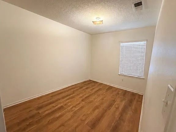 Building Photo - "Charming 3-Bed Oasis with 2 Baths in Los Lunas – 1216 Sq Ft of Cozy Living!"