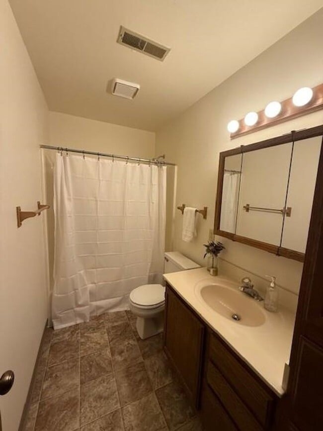 Building Photo - Rustic Dr