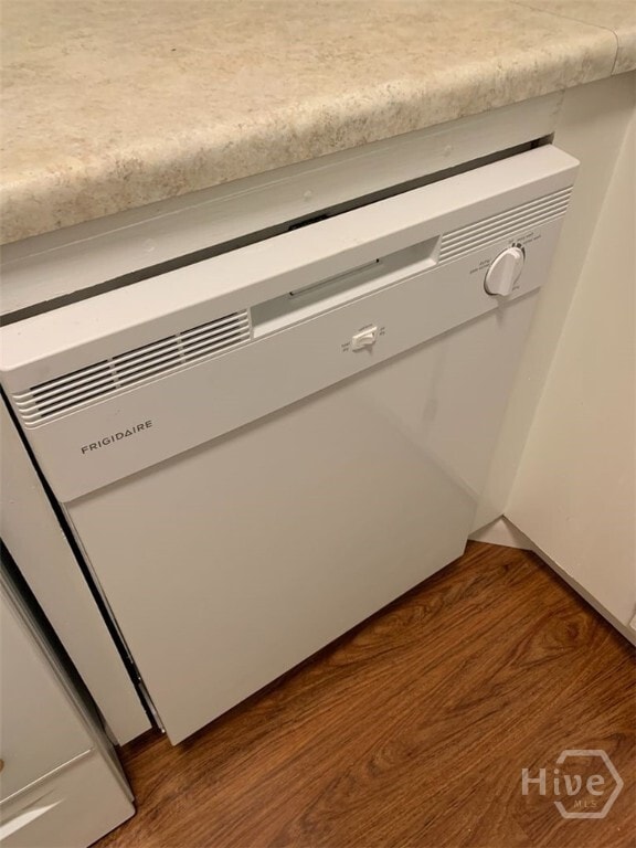 Building Photo - 174 Hart Ave