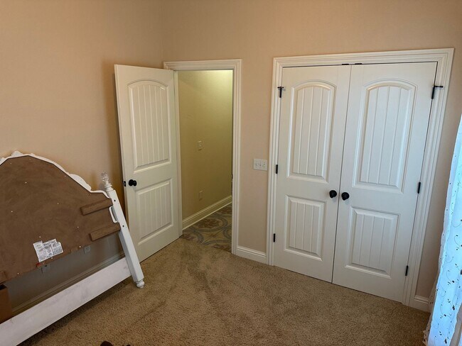 Building Photo - Available March 1st!  Modern 5-Bedroom 4-Bathroom Home in SW Bentonville