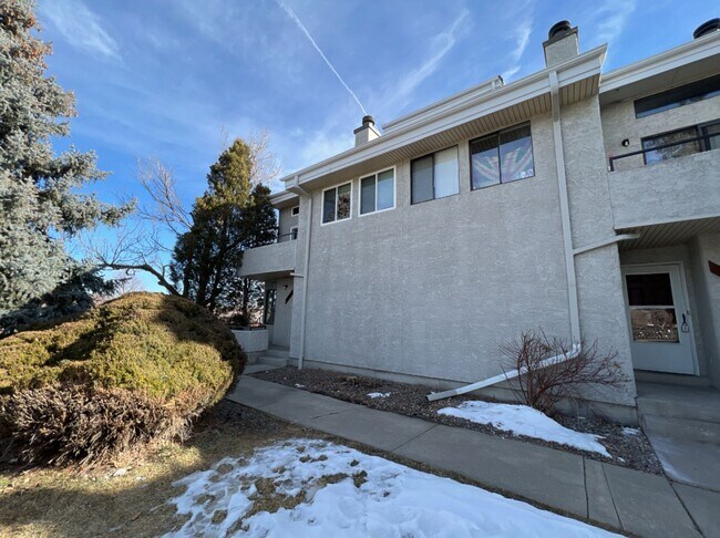 Building Photo - Prime Location! 1 bed 1 bath apartment near Sloan's Lake and Main Street Edgewater **Move-In Cred...