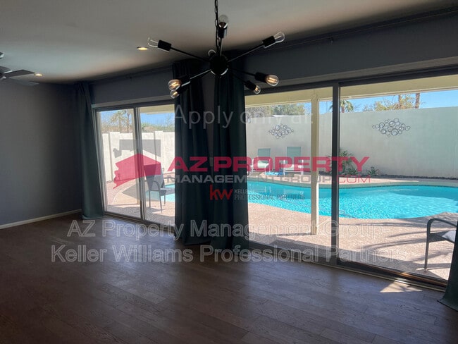 Building Photo - 1653 E Villa Maria Dr