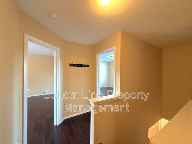 Building Photo - 8125 Rosberg Ln
