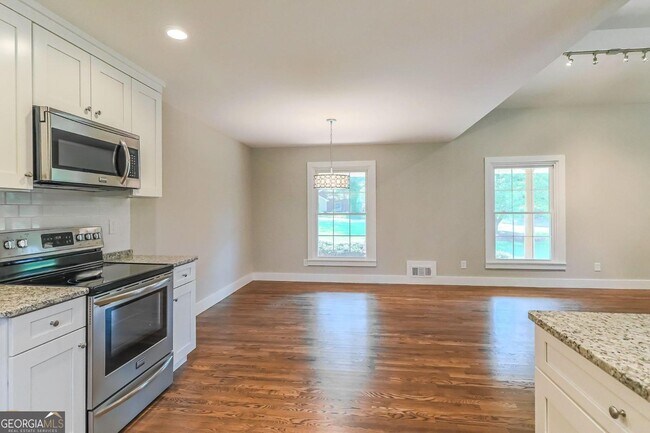 Building Photo - 99 Woodvalley Dr