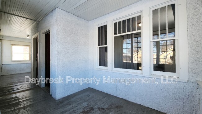 Building Photo - 1316 3rd Ave N