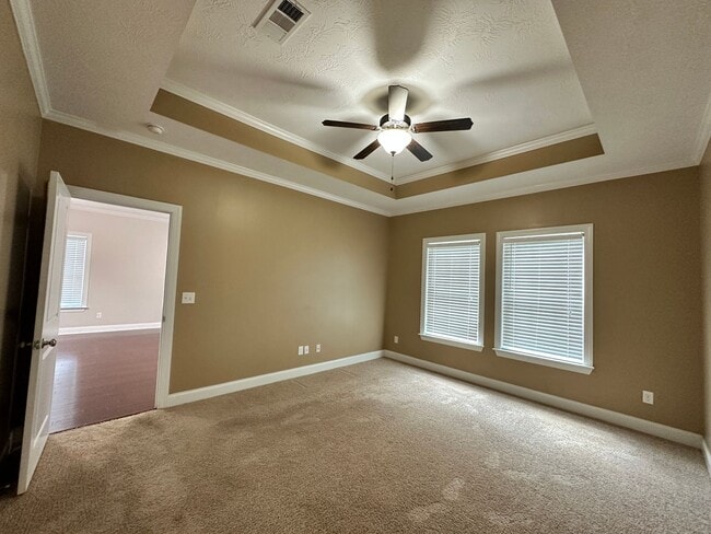 Building Photo - 3 bed/2 bath home with 1-car garage for re...