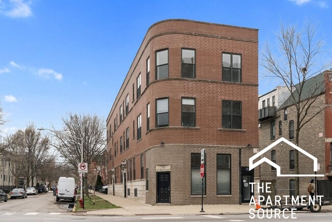 Building Photo - 2701 W Augusta Blvd