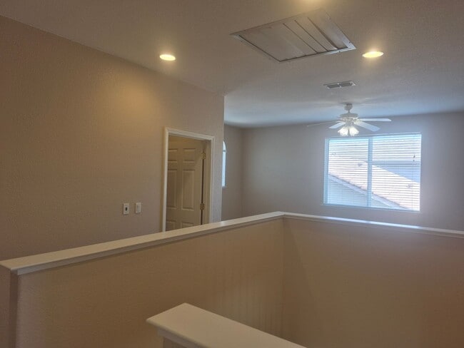 Building Photo - Beautiful 4 Bedroom 2.5 Bath with loft
