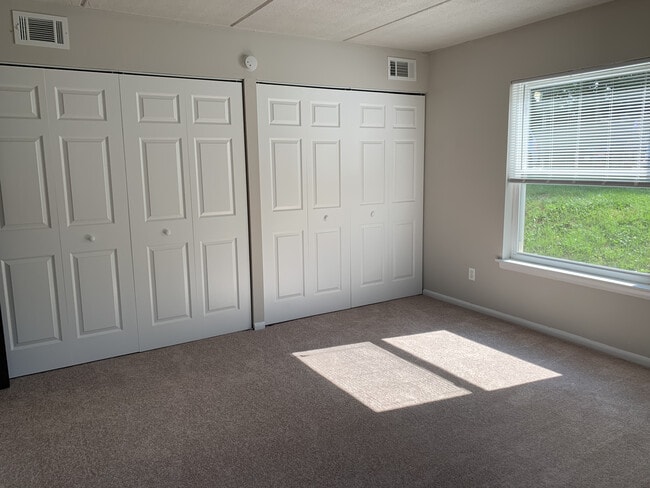 Main Bedroom - Rose Hill Apartments