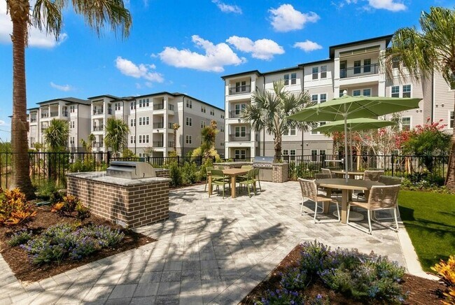 Building Photo - 1310 Ridge View Dr