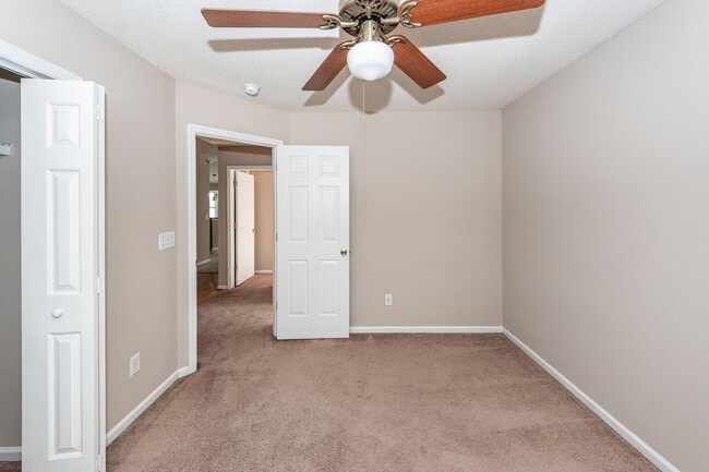 Building Photo - 3 Bedroom, 2 Bathroom Home in Whitehall - North Charleston