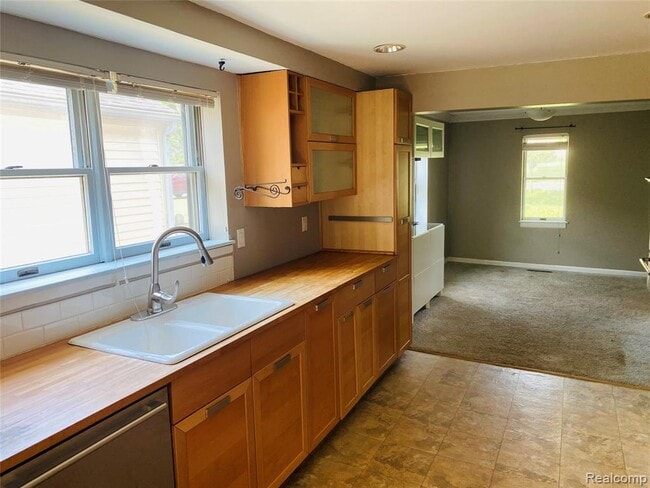 Building Photo - 2892 Woodelm Dr