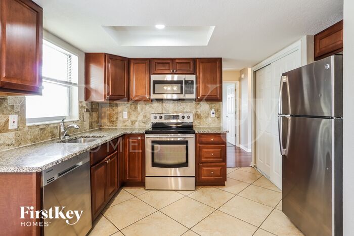 Building Photo - 8241 Hixton Dr