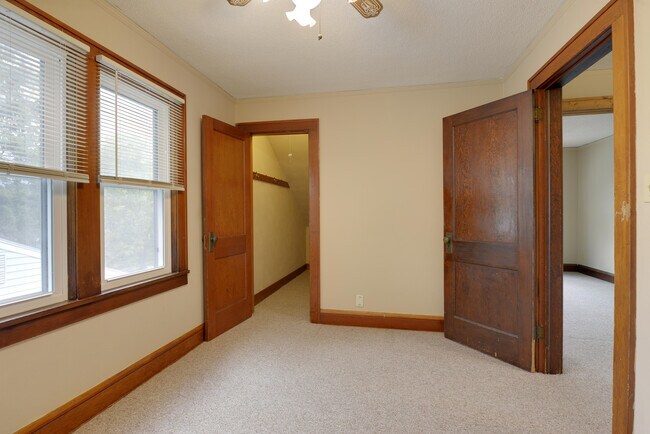 Building Photo - 707 Orange Ave E